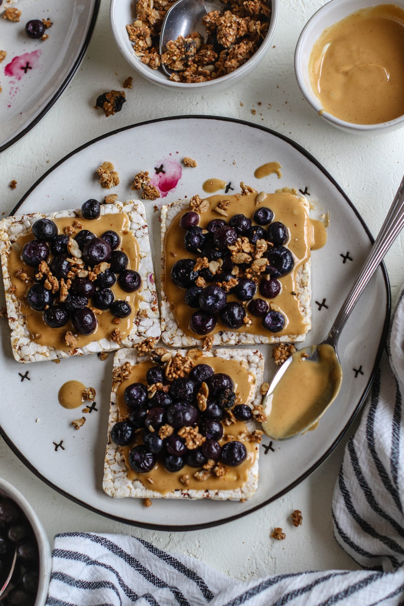 Peanut Butter Blueberry Rice Cake Toasts. by Flora & Vino 