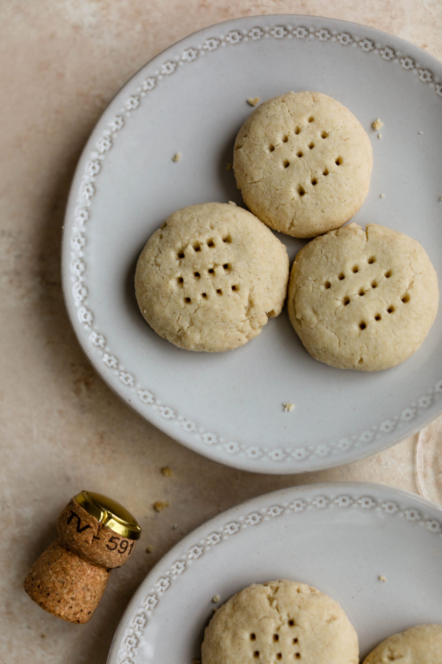 Vegan Shortbread Cookies on plates by Flora & vino